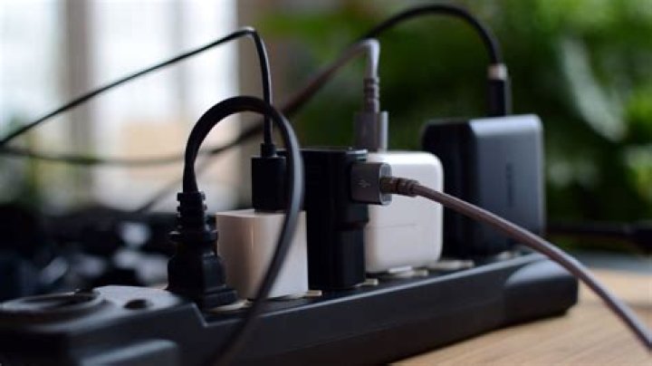 Does Hue bridge have to stay plugged into router?