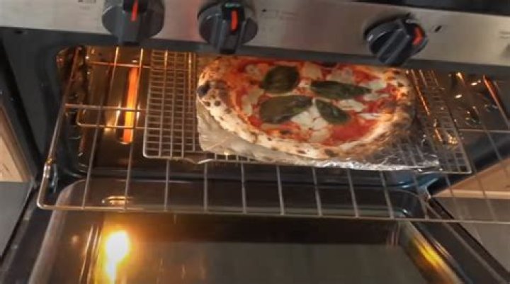 How do I keep pizza warm enough in the oven?