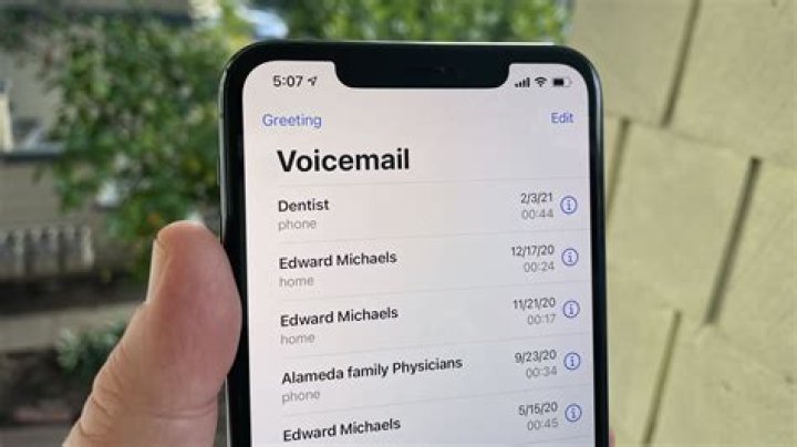 How long do deleted voicemails stay on iPhone?