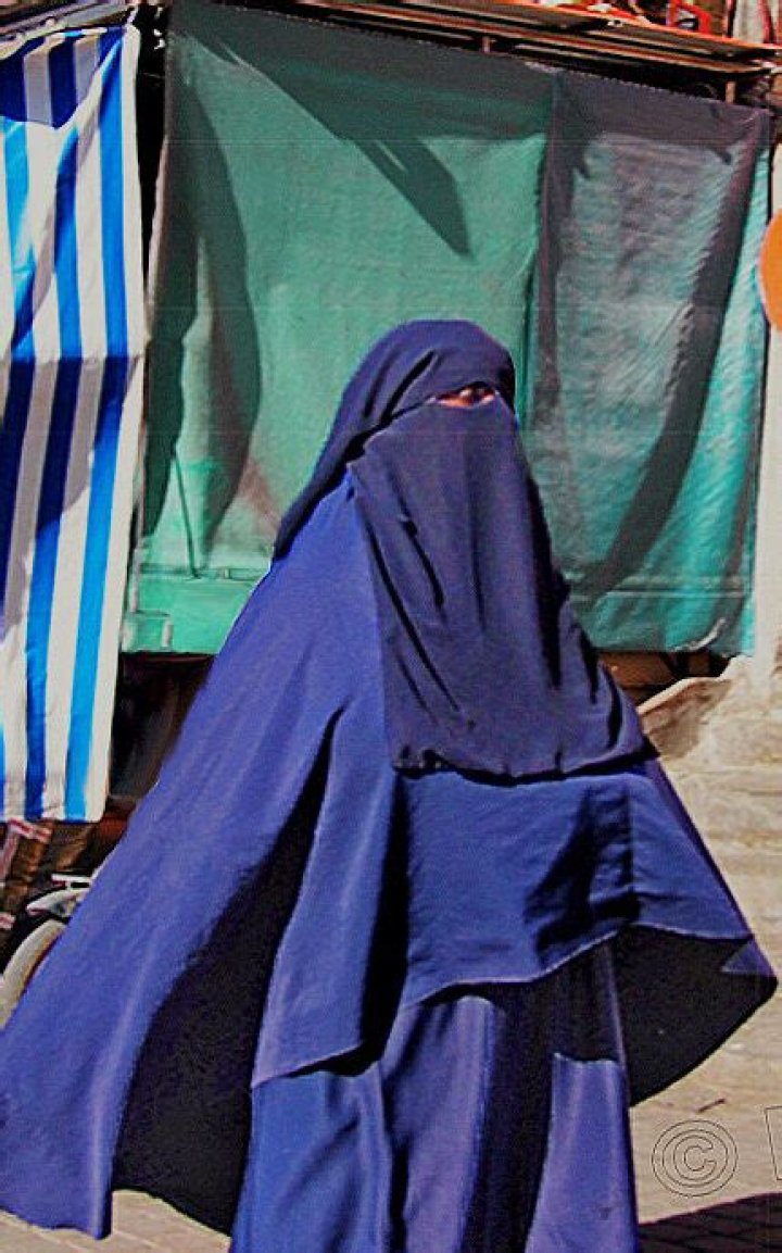Who Wears chador?